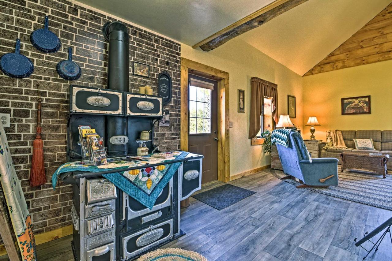 Honey House Cabin - A Quiet Countryside Retreat! Nappanee Exterior photo