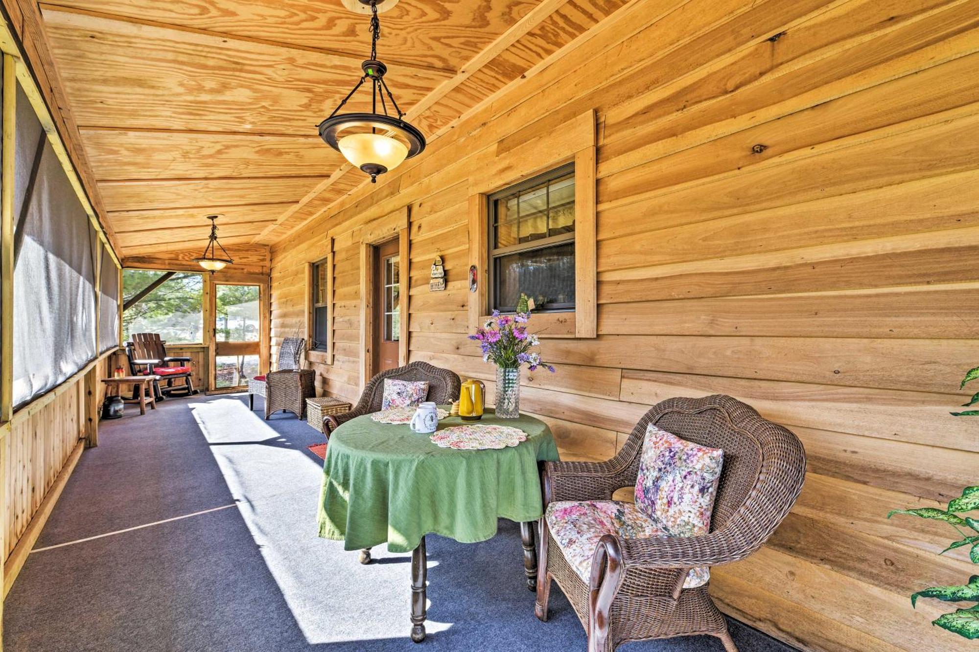 Honey House Cabin - A Quiet Countryside Retreat! Nappanee Exterior photo