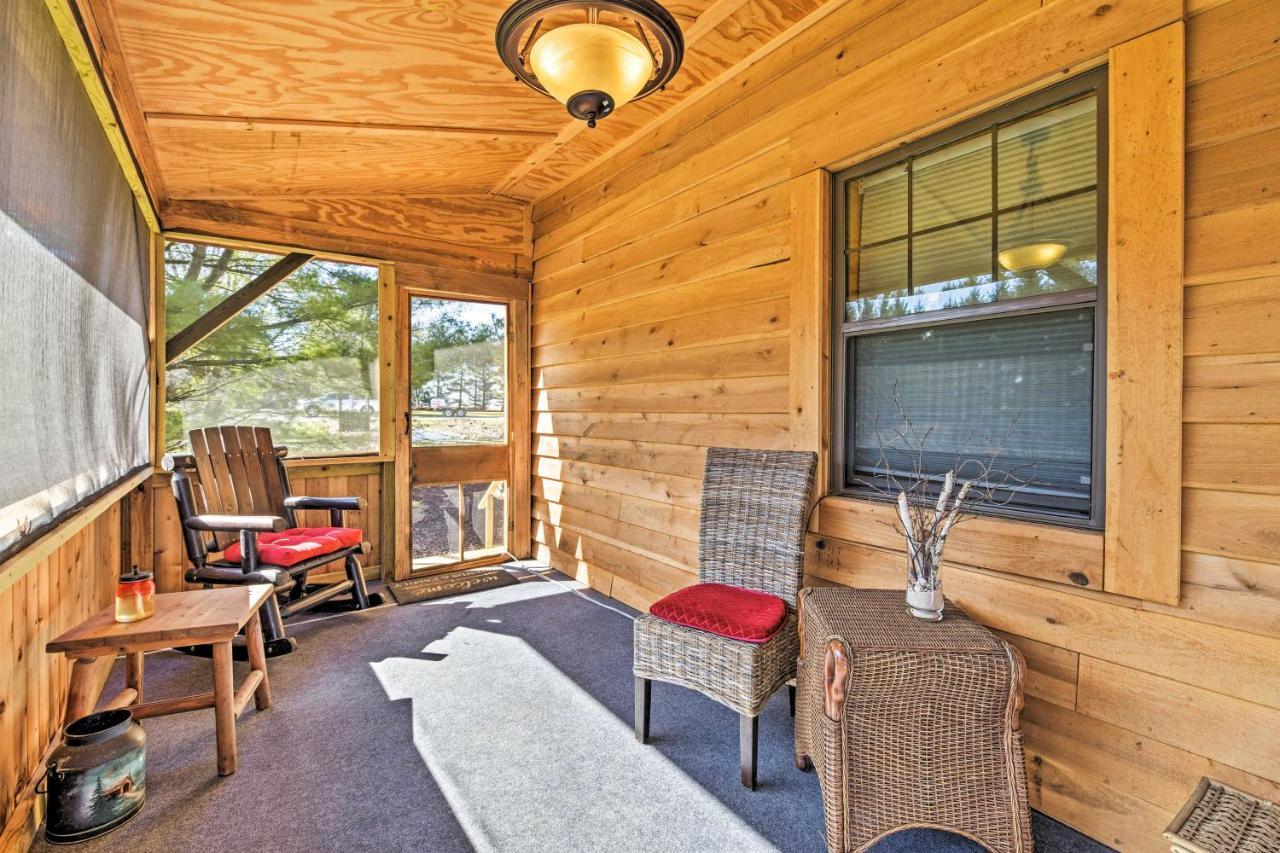 Honey House Cabin - A Quiet Countryside Retreat! Nappanee Exterior photo