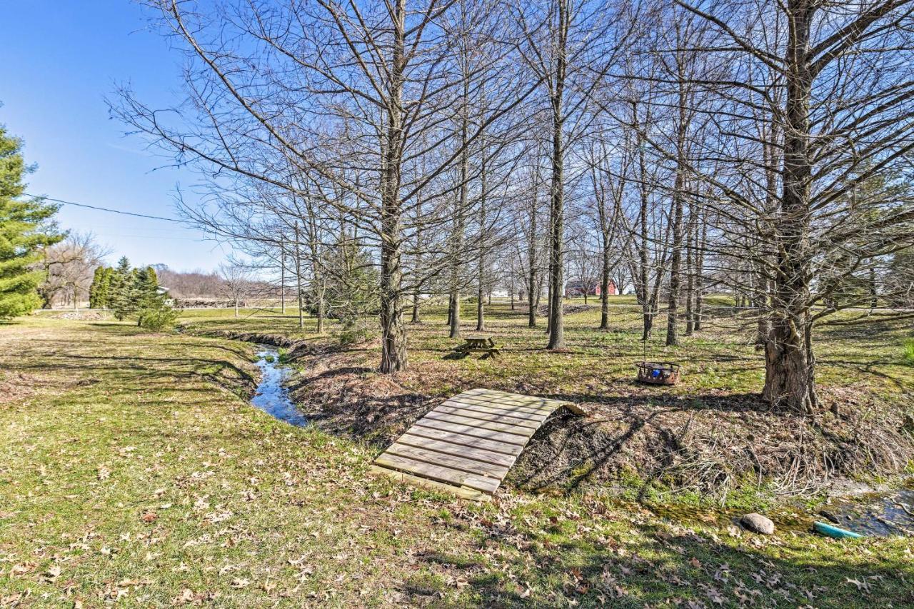 Honey House Cabin - A Quiet Countryside Retreat! Nappanee Exterior photo